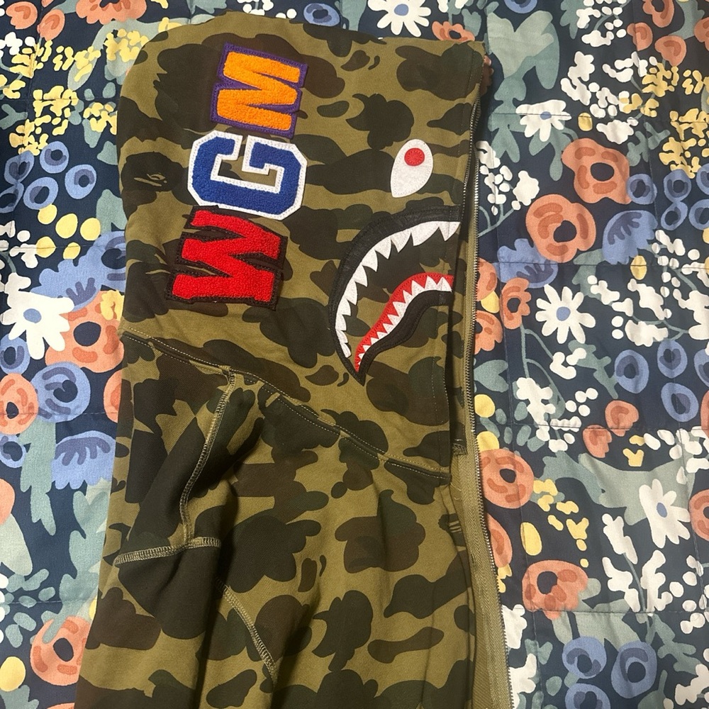 Bape hoodie size L
